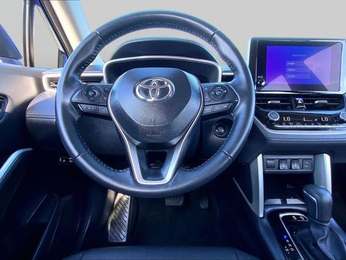 Used 2025 Toyota Corolla Cross XLE FWD image 6
