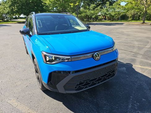 Used 2025 Volkswagen Taos SE AWD/4WD image 8