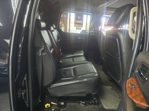 Used 2009 Cadillac Escalade EXT image 18