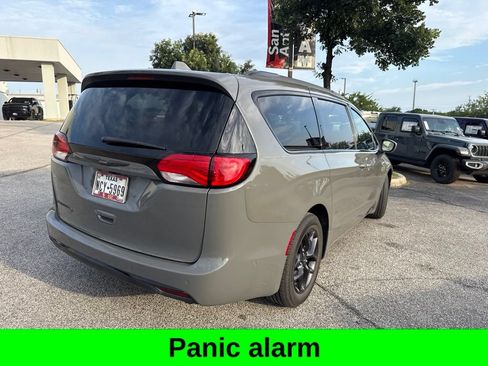 Used 2020 Chrysler Pacifica Touring-L Plus w/ Advanced Safetytec Group FWD image 11