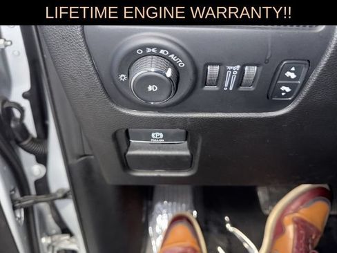 Certified 2024 Jeep Wagoneer L Series II w/ Flexible Seating Group AWD/4WD image 18