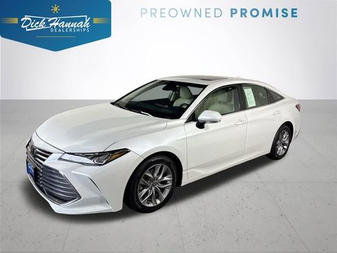 Used 2022 Toyota Avalon XLE w/ Moonroof Package image 1
