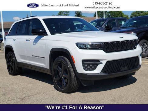 Used 2024 Jeep Grand Cherokee Altitude AWD/4WD image 7