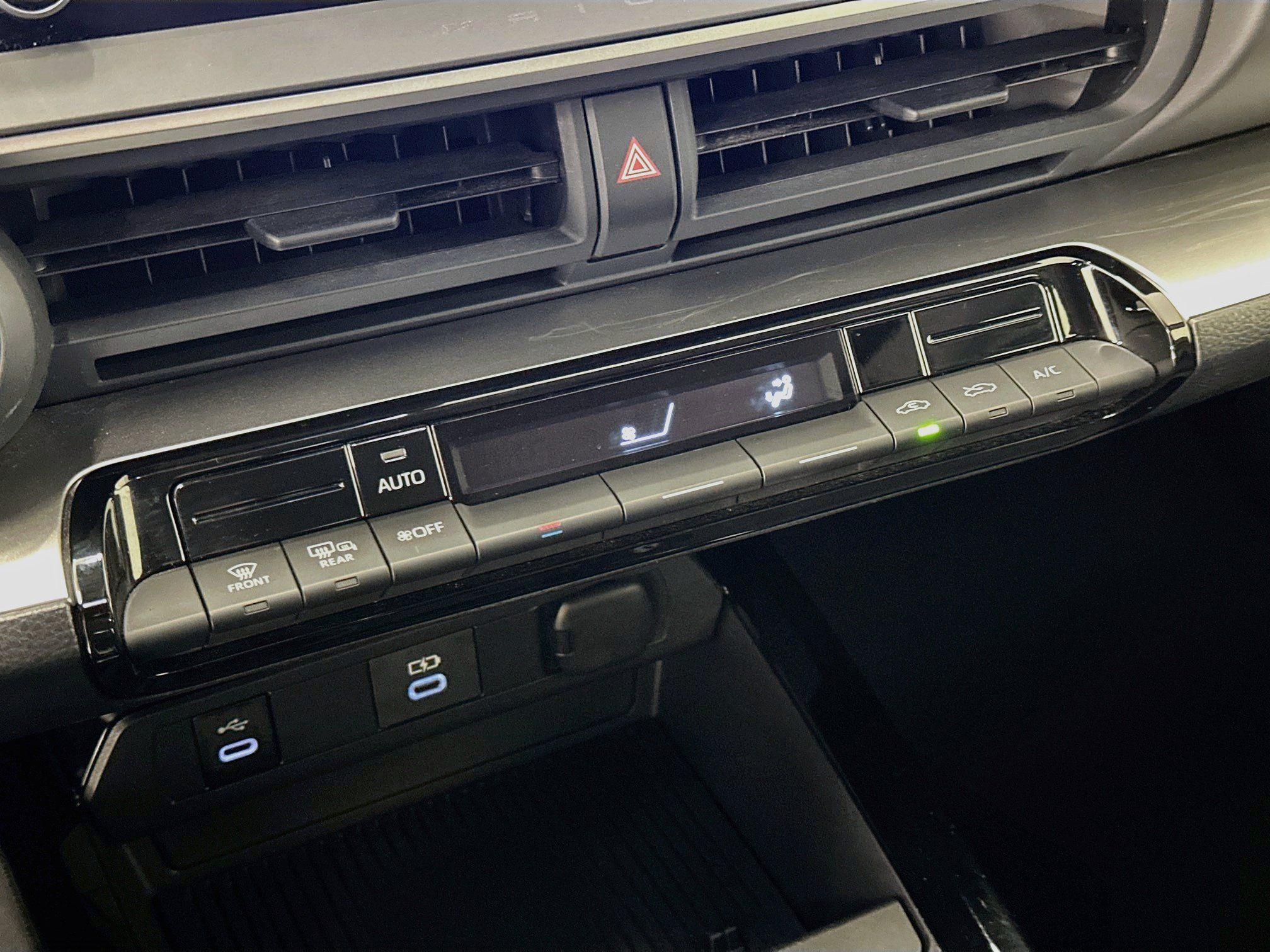 Used 2025 Toyota Prius LE FWD image 24