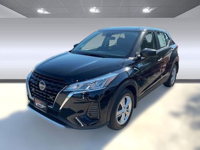 New 2025 Nissan Kicks Play S