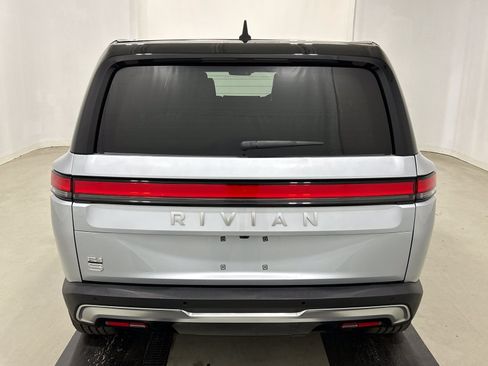 Used 2024 Rivian R1S Adventure AWD/4WD image 4