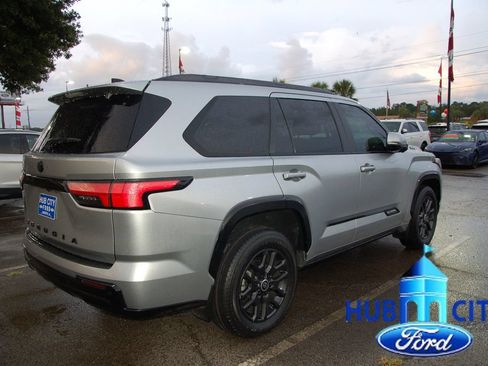 Used 2024 Toyota Sequoia Platinum AWD/4WD image 5