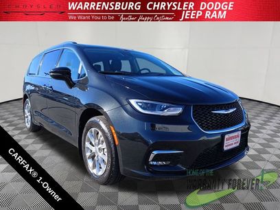 Used 2021 Chrysler Pacifica Touring-L w/ Uconnect Theater Family Group