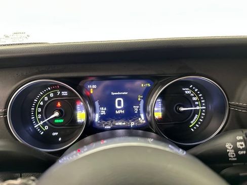 Used 2023 Jeep Wrangler Unlimited Sahara image 17