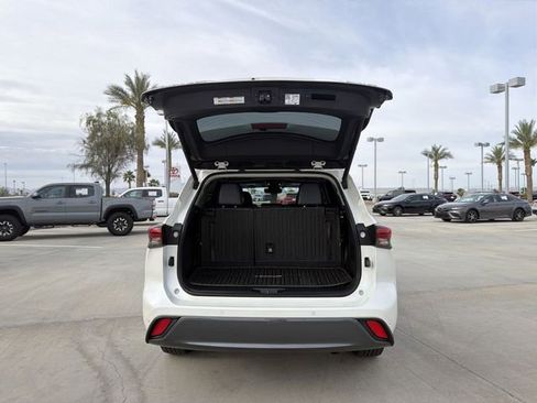 Certified 2021 Toyota Highlander Limited FWD image 31