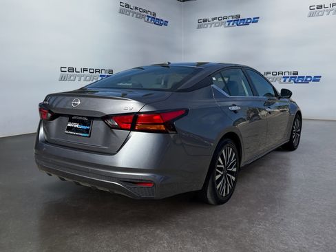 Used 2024 Nissan Altima 2.5 SV image 5
