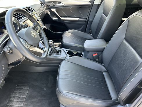 Used 2024 Volkswagen Tiguan SE FWD image 17