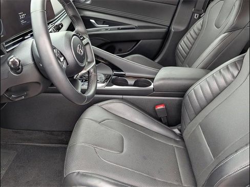 Used 2023 Hyundai Elantra Limited image 11