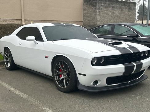 Used 2015 Dodge Challenger SRT image 2