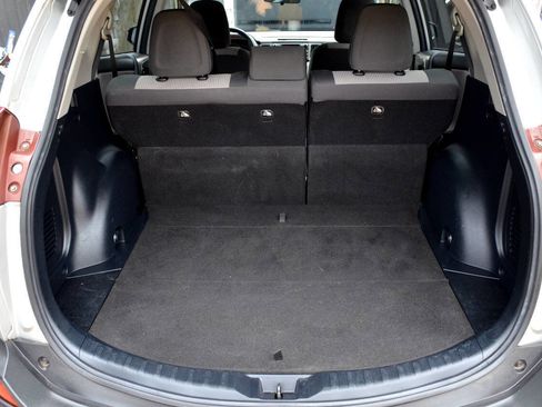 Used 2015 Toyota RAV4 LE image 10