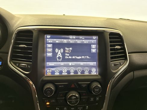 Used 2018 Jeep Grand Cherokee Laredo AWD/4WD image 23