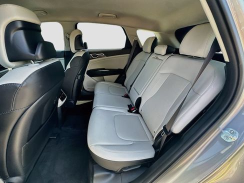 Used 2024 Kia Sportage EX FWD image 25
