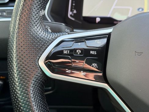 Used 2022 Volkswagen Tiguan SEL R-Line image 17