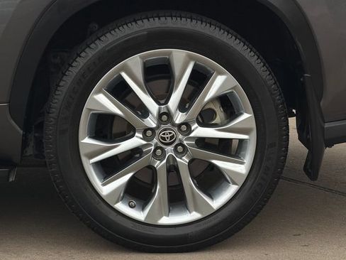 Used 2023 Toyota Highlander Limited FWD image 33