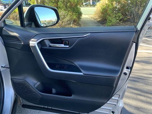 Used 2025 Toyota RAV4 Limited image 13