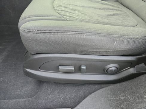 Used 2012 GMC Acadia SLE image 12