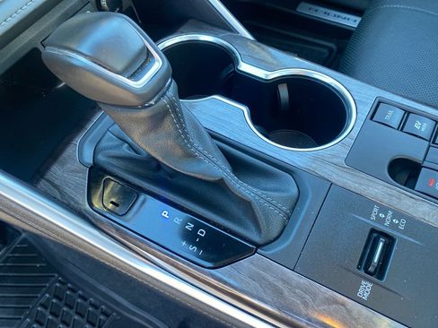 Used 2024 Toyota Highlander Platinum image 24