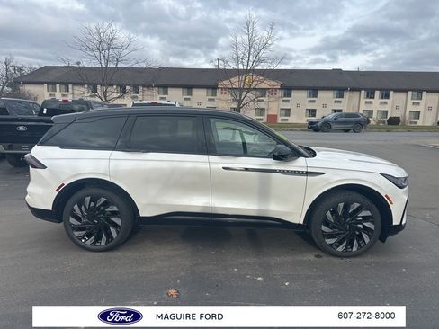 New 2026 Lincoln Nautilus Reserve w/ Jet Appearance Package image 4