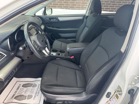 Used 2017 Subaru Outback 2.5i Premium image 5