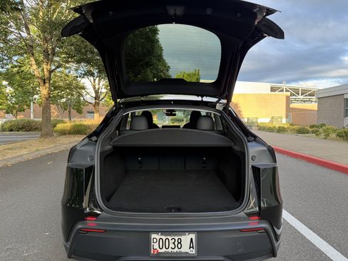 Used 2026 Tesla Model Y Long Range RWD image 35