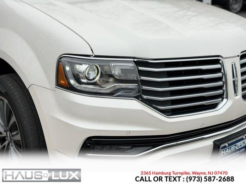 Used 2017 Lincoln Navigator Select image 8
