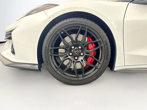 Used 2024 Chevrolet Corvette Z06 w/ Stealth Interior Trim Package RWD image 30