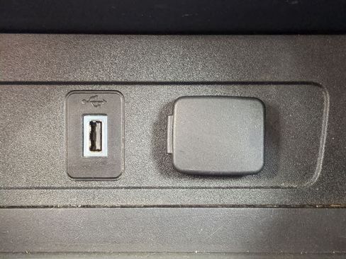 Used 2017 Ford Escape Titanium FWD image 28