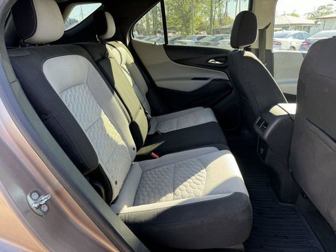Used 2018 Chevrolet Equinox LS FWD image 11