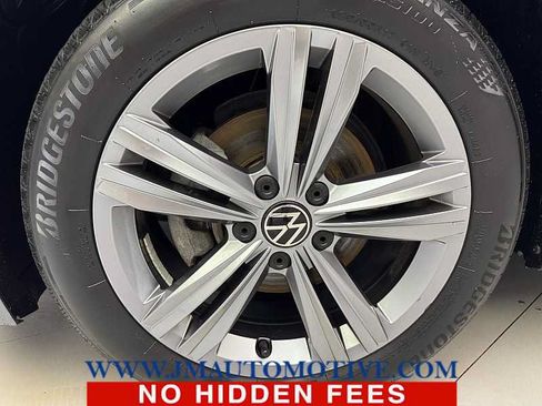 Used 2024 Volkswagen Jetta SE w/ Panoramic Sunroof Package FWD image 9