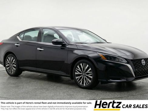 Used 2025 Nissan Altima 2.5 SV image 1