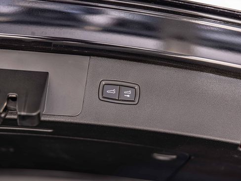 Used 2022 Porsche Cayenne S Platinum image 16