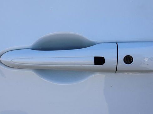 Used 2023 Chrysler Pacifica Limited w/ S Appearance Package image 9