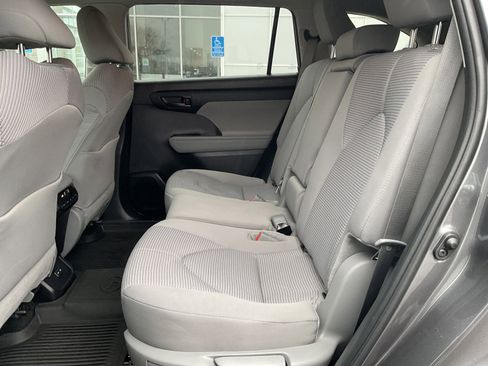 Used 2024 Toyota Highlander LE image 22
