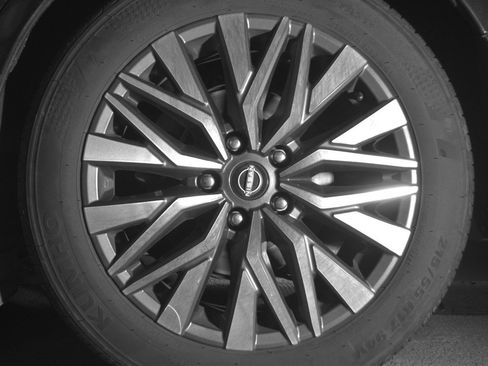 Used 2025 Nissan Altima 2.5 SV FWD image 14