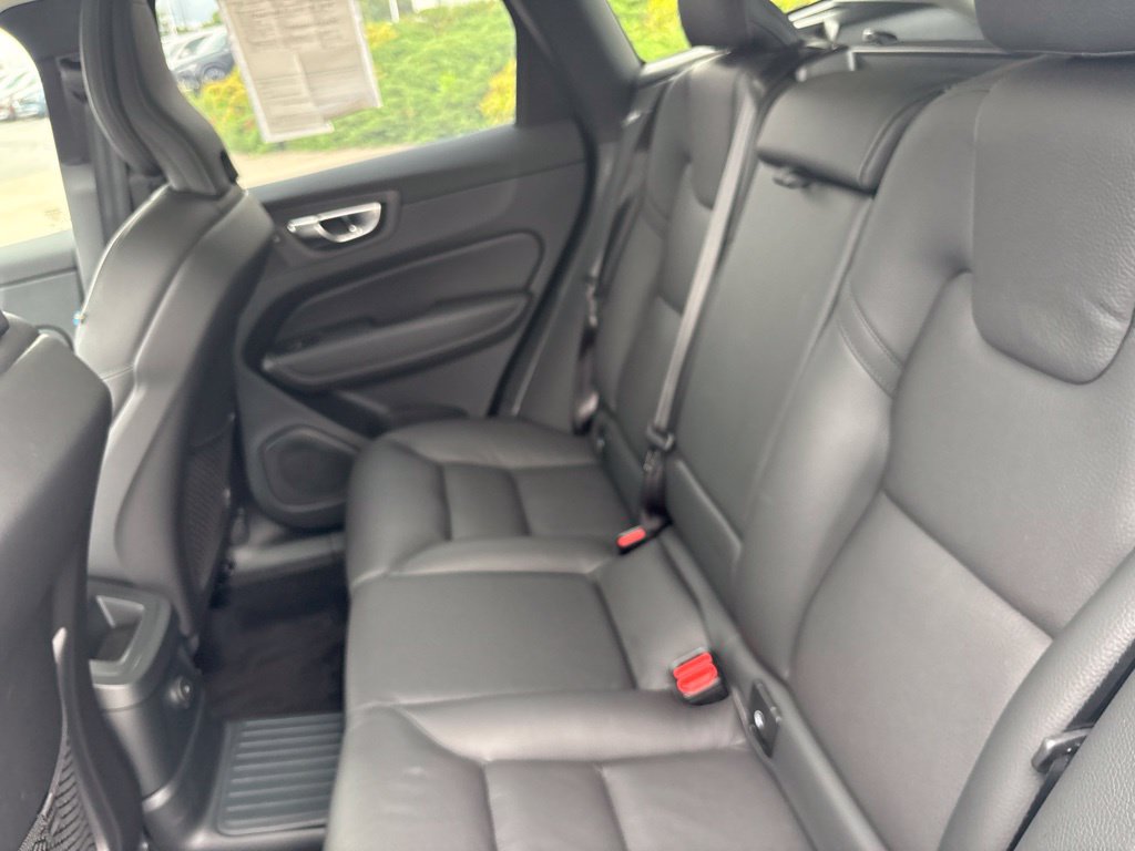Certified 2025 Volvo XC60 T8 Plus w/ Protection Package Premier AWD/4WD image 33