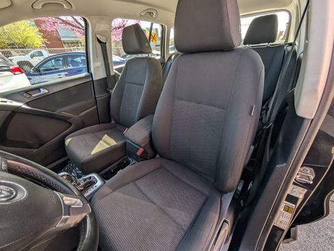 Used 2017 Volkswagen Tiguan Limited w/ Premium Package image 16