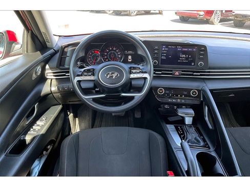 Used 2021 Hyundai Elantra SEL image 5