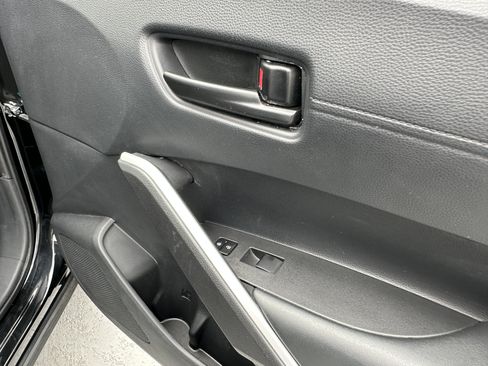 Used 2025 Toyota Corolla Cross LE FWD image 19