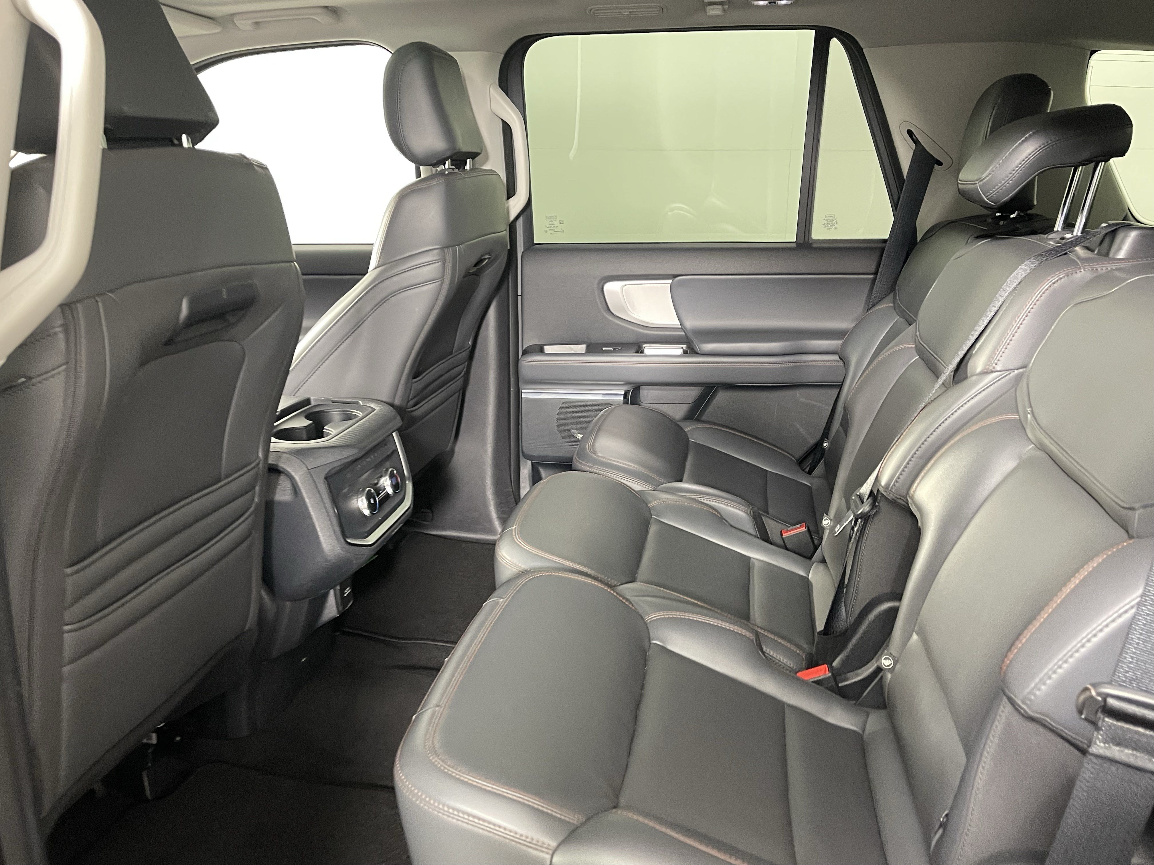 Used 2025 Ford Expedition Active AWD/4WD image 13