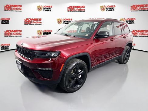 Used 2023 Jeep Grand Cherokee Limited w/ Black Appearance Package AWD/4WD image 14
