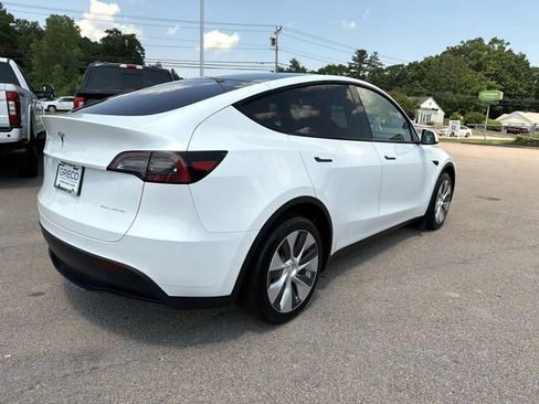 Used 2023 Tesla Model Y Long Range AWD/4WD image 3