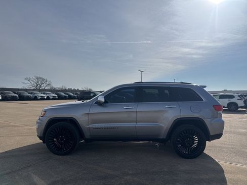 Used 2019 Jeep Grand Cherokee Limited image 14