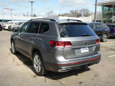 Used 2022 Volkswagen Atlas SE w/ Panoramic Sunroof Package image 5