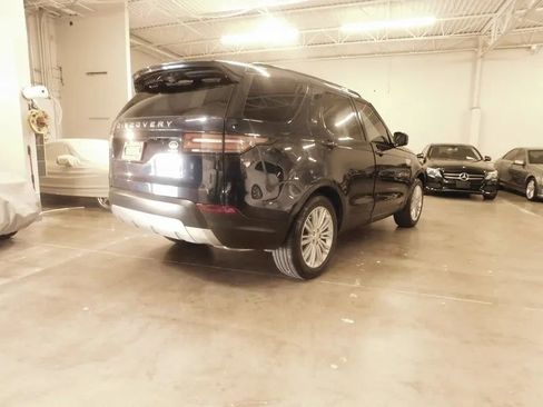 Used 2017 Land Rover Discovery HSE image 2