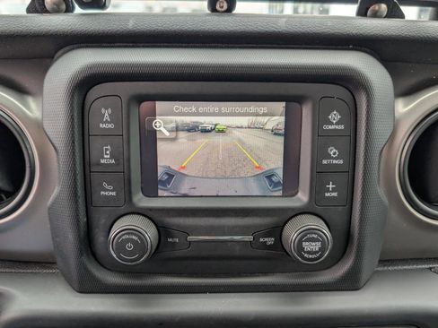 Used 2020 Jeep Gladiator Sport image 23